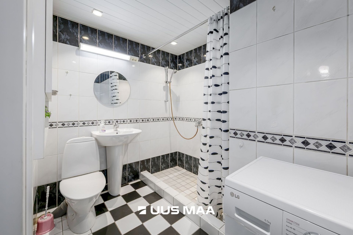 Tallinn, Mustamäe linnaosa, Kadaka, Ehitajate tee 72