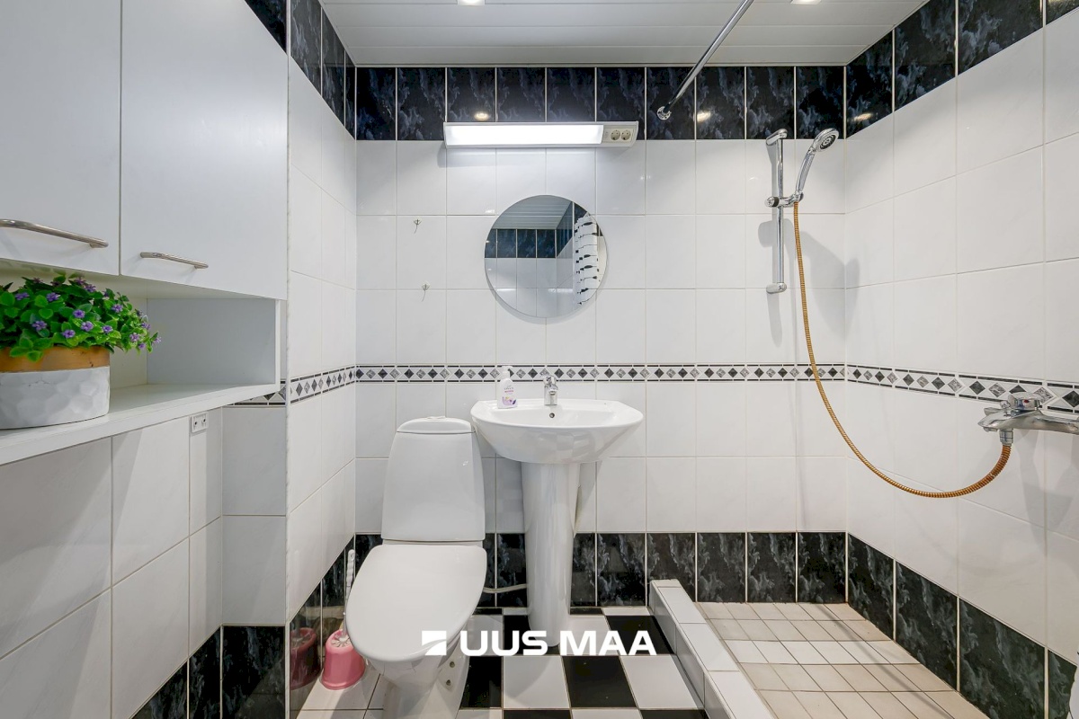 Tallinn, Mustamäe linnaosa, Kadaka, Ehitajate tee 72