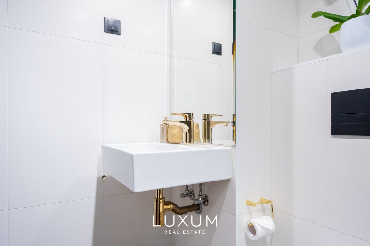 Tallinn, Kesklinna linnaosa, Raua, Narva mnt 40