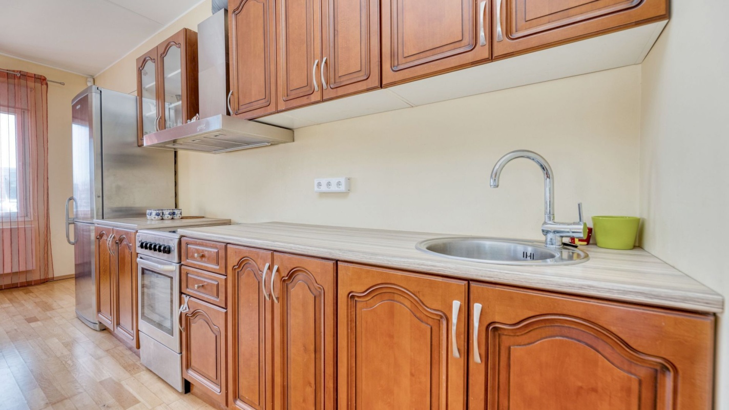 Rae vald, Peetri alevik, Uus maa tee 8