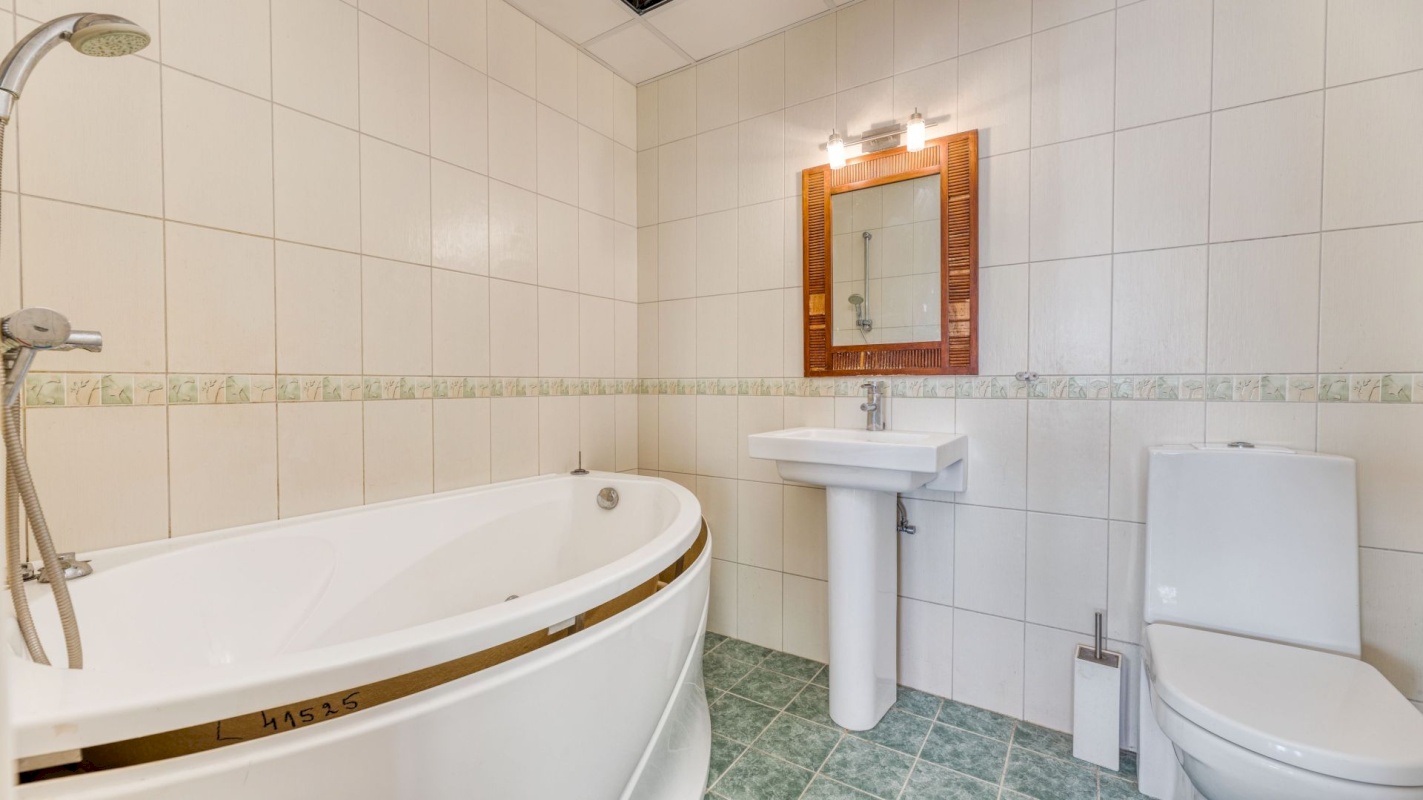 Rae vald, Peetri alevik, Uus maa tee 8