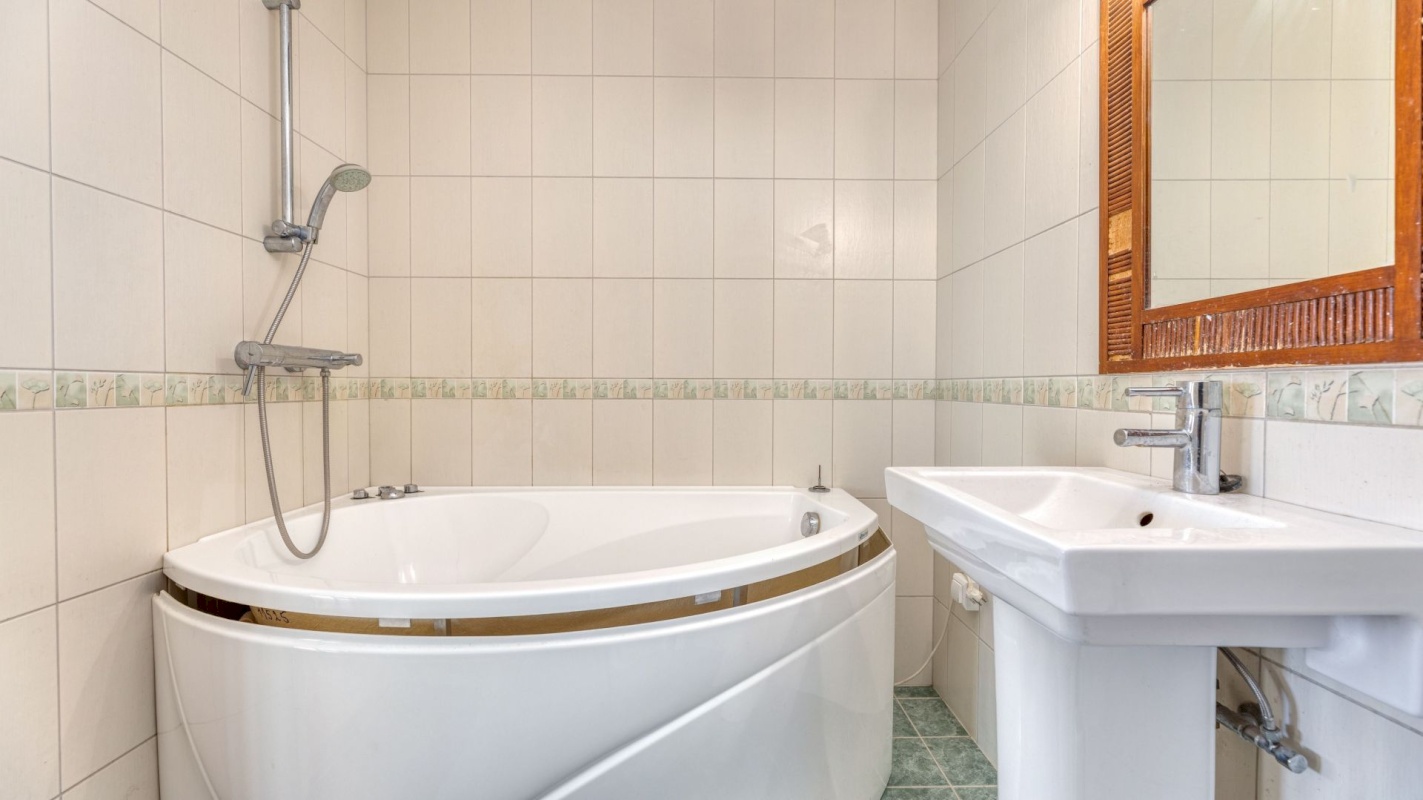 Rae vald, Peetri alevik, Uus maa tee 8