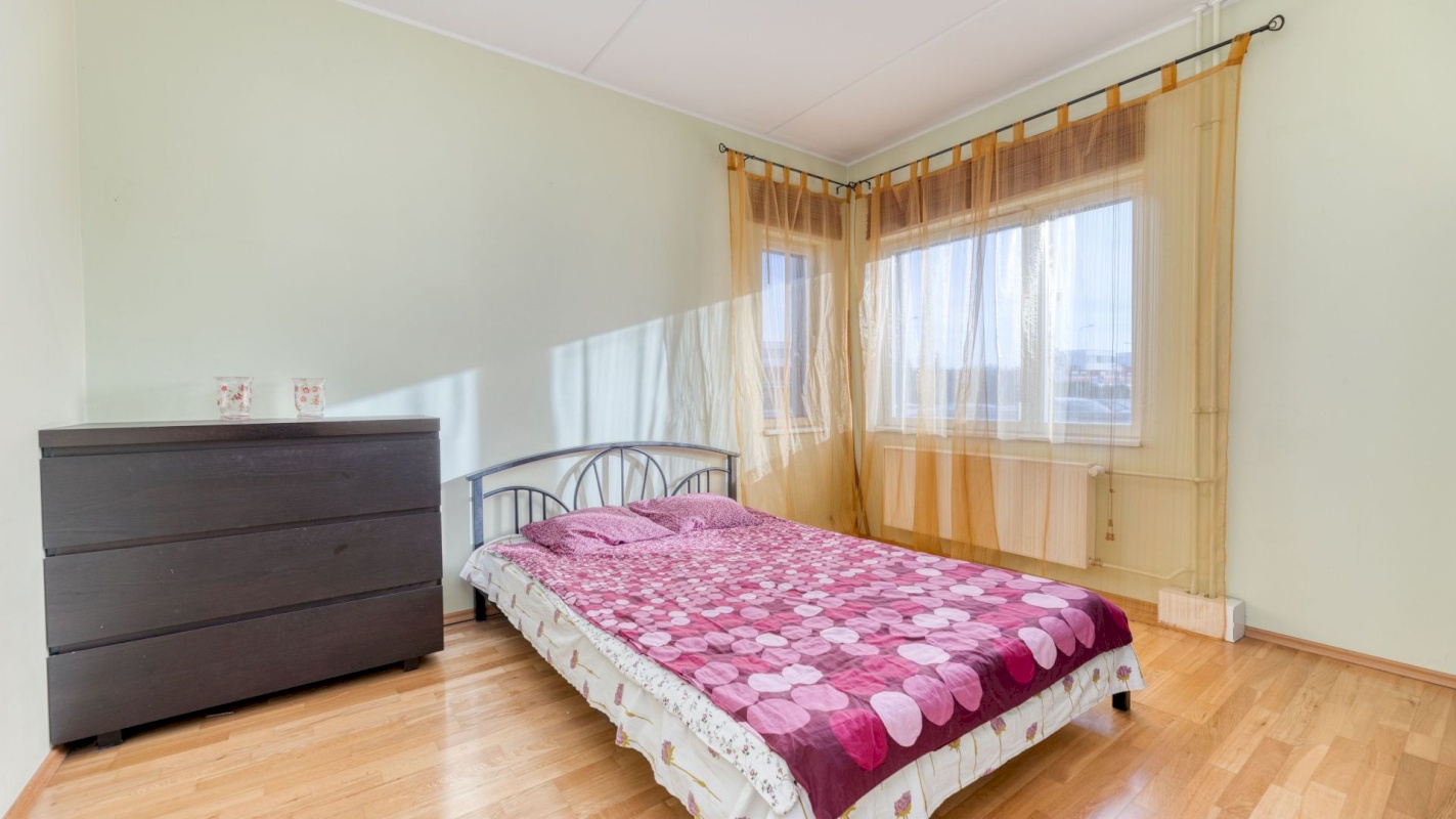 Rae vald, Peetri alevik, Uus maa tee 8