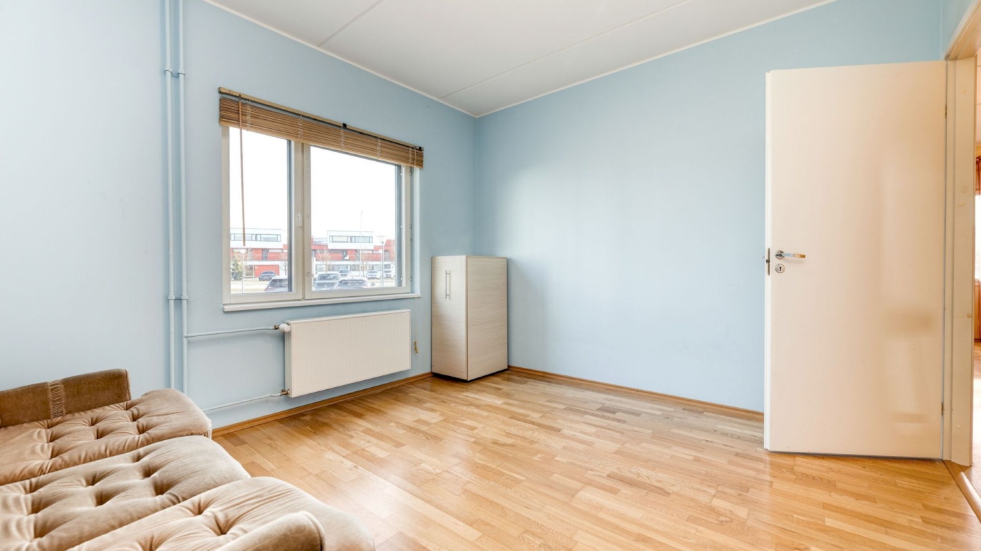 Rae vald, Peetri alevik, Uus maa tee 8