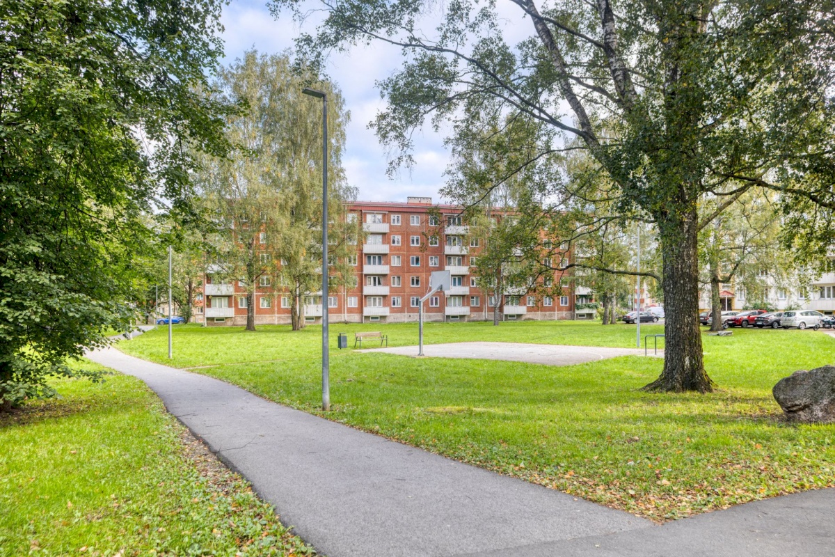 Tallinn, Mustamäe linnaosa, Keskuse 12