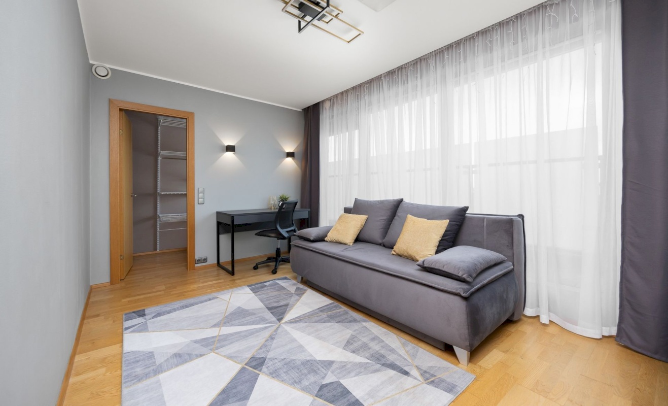 Tallinn, Kesklinna linnaosa, Kadriorg, Narva mnt 128