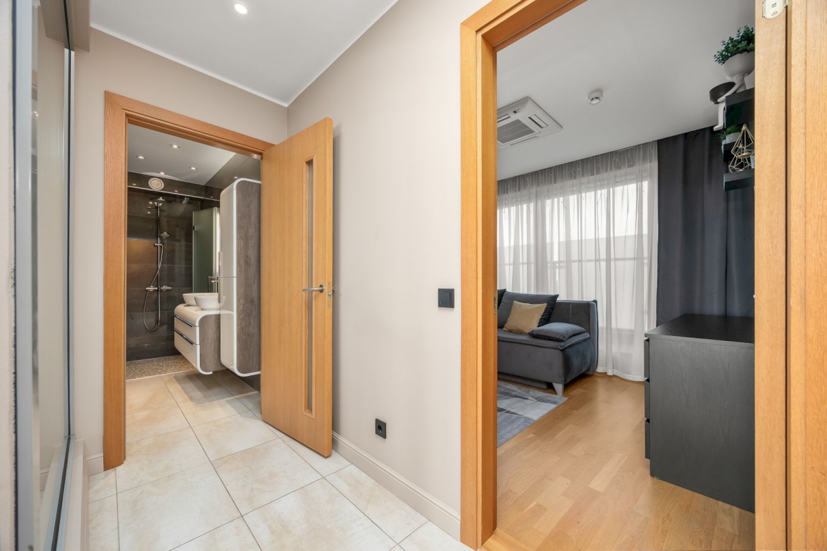 Tallinn, Kesklinna linnaosa, Kadriorg, Narva mnt 128