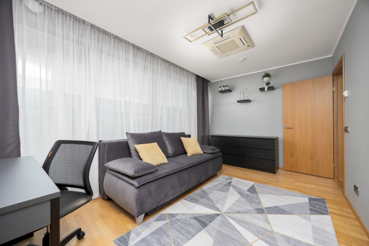 Tallinn, Kesklinna linnaosa, Kadriorg, Narva mnt 128