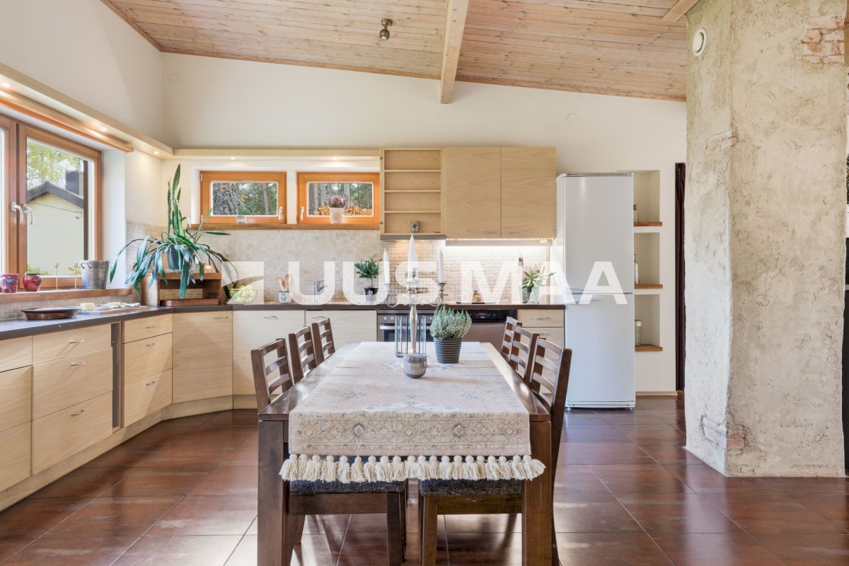 Loksa linn, mere tn 6