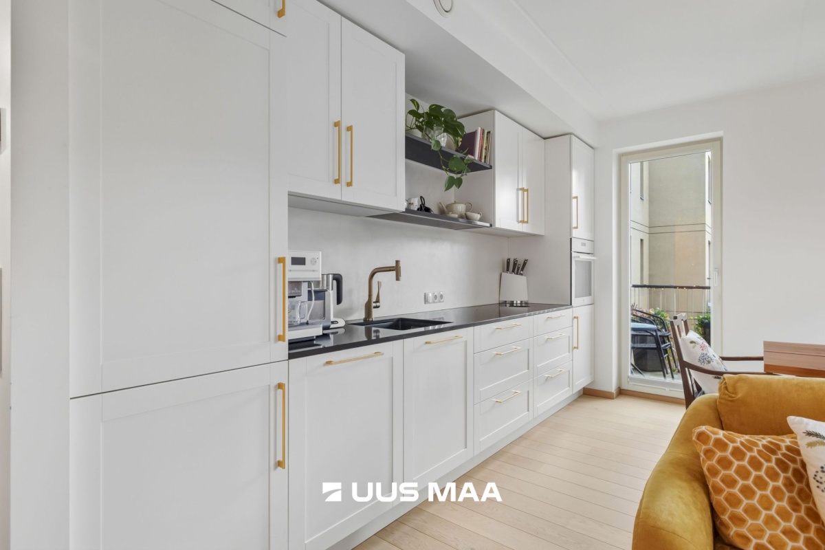 Tallinn, Kesklinna linnaosa, Torupilli, C. R. Jakobsoni 7/1