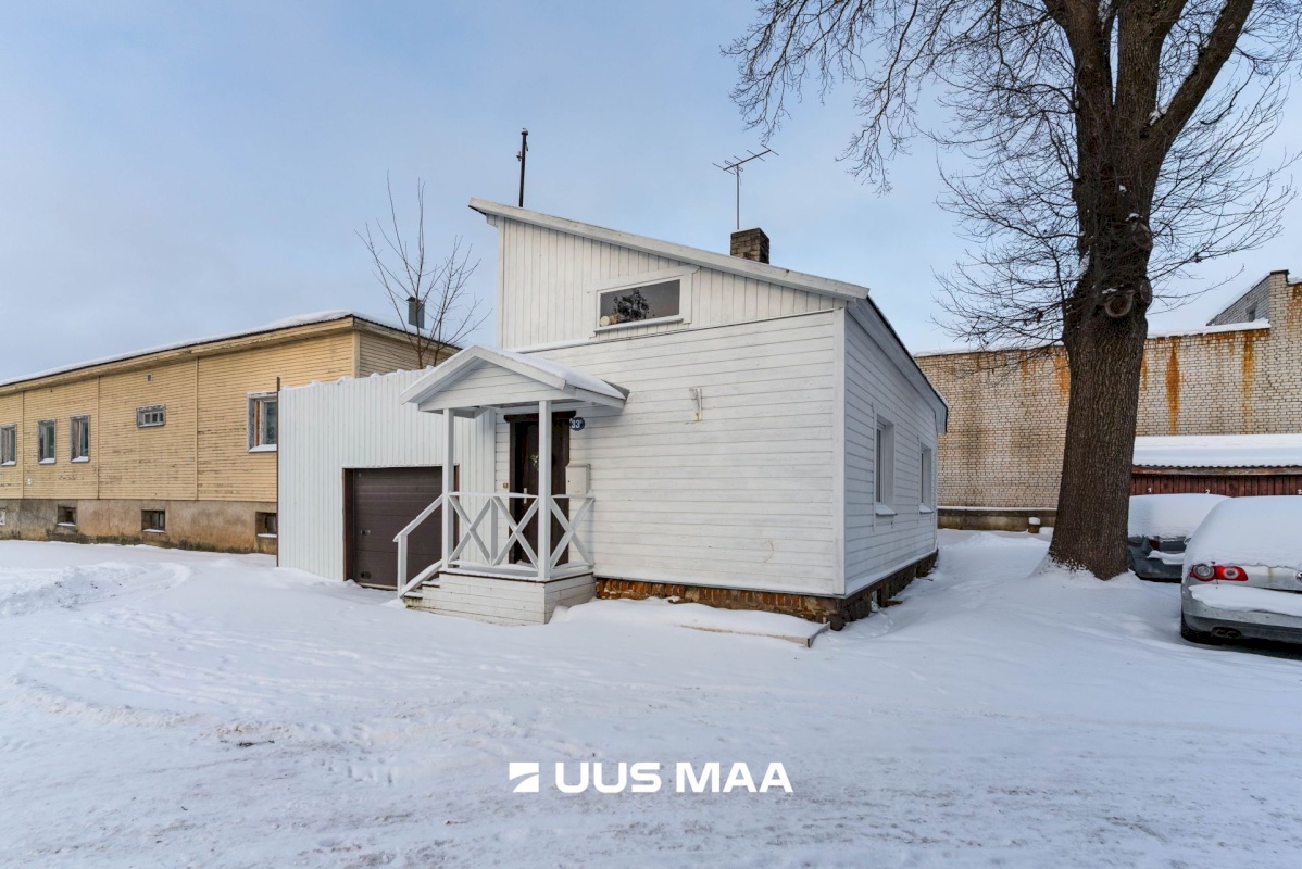 Viljandi linn, Kesklinn, C. R. Jakobsoni tn 33b