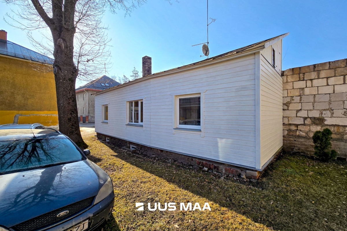 Viljandi linn, Kesklinn, C. R. Jakobsoni tn 33b