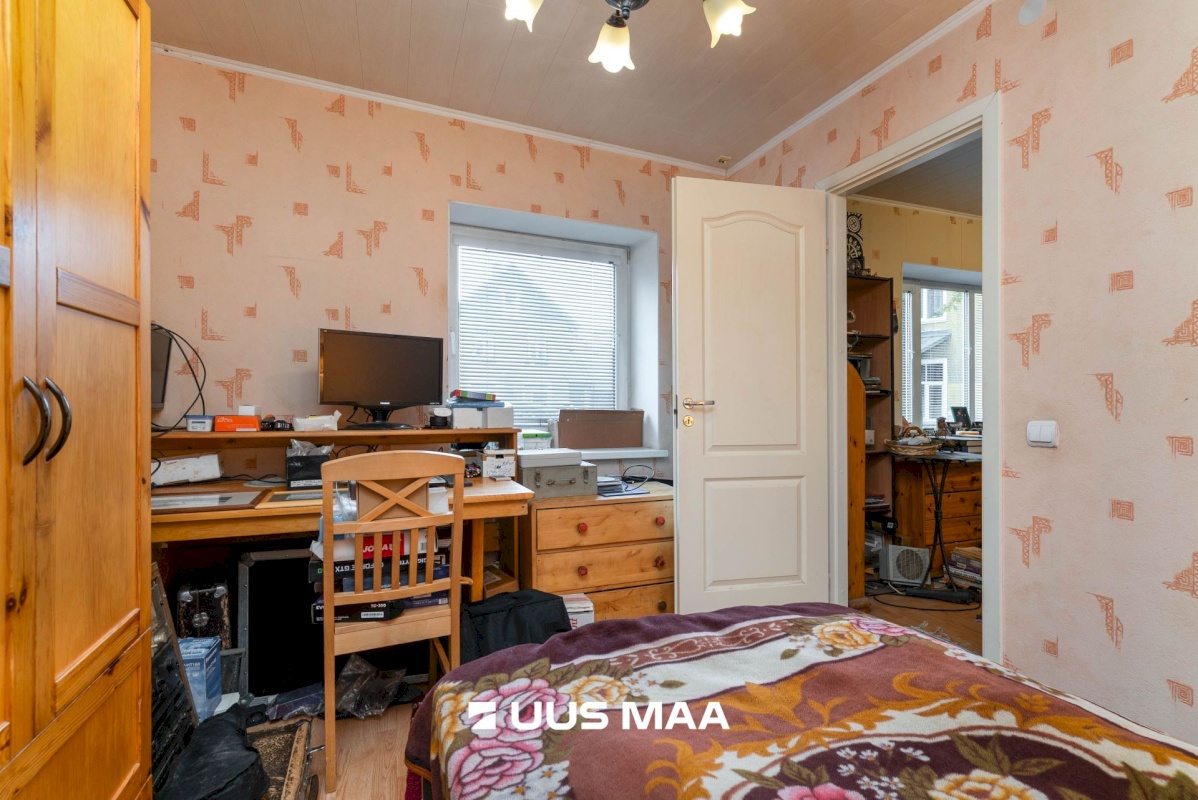 Viljandi linn, Kesklinn, C. R. Jakobsoni tn 33b