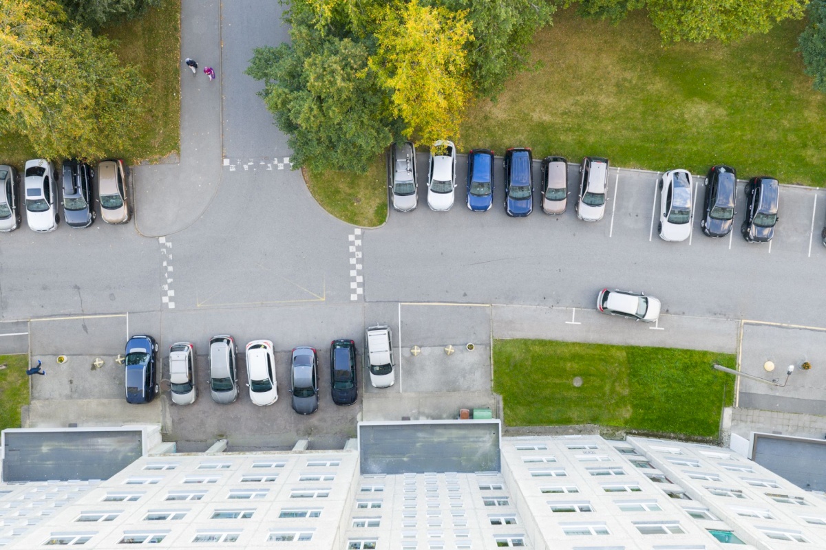 Tallinn, Haabersti linnaosa, Väike-Õismäe, Õismäe tee 142