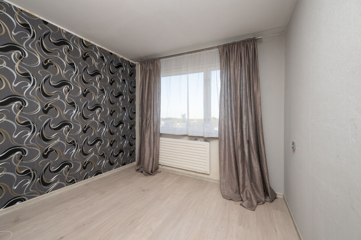 Tallinn, Haabersti linnaosa, Väike-Õismäe, Õismäe tee 142