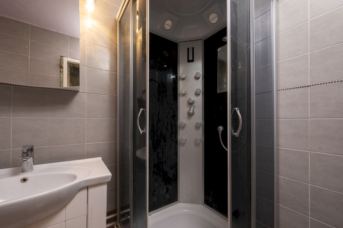 Tallinn, Haabersti linnaosa, Väike-Õismäe, Õismäe tee 142