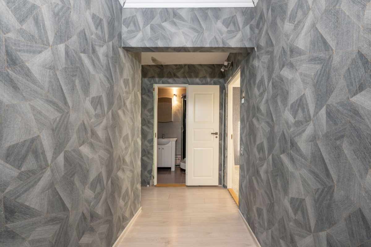 Tallinn, Haabersti linnaosa, Väike-Õismäe, Õismäe tee 142