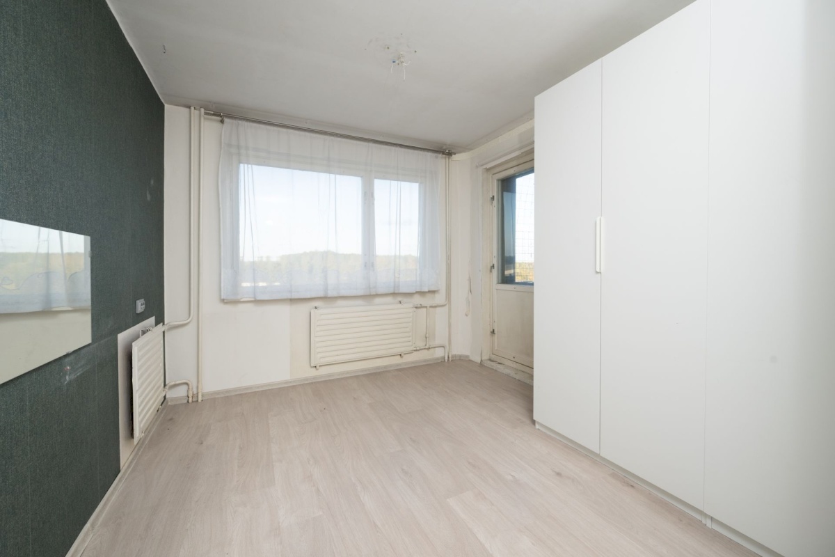 Tallinn, Haabersti linnaosa, Väike-Õismäe, Õismäe tee 142