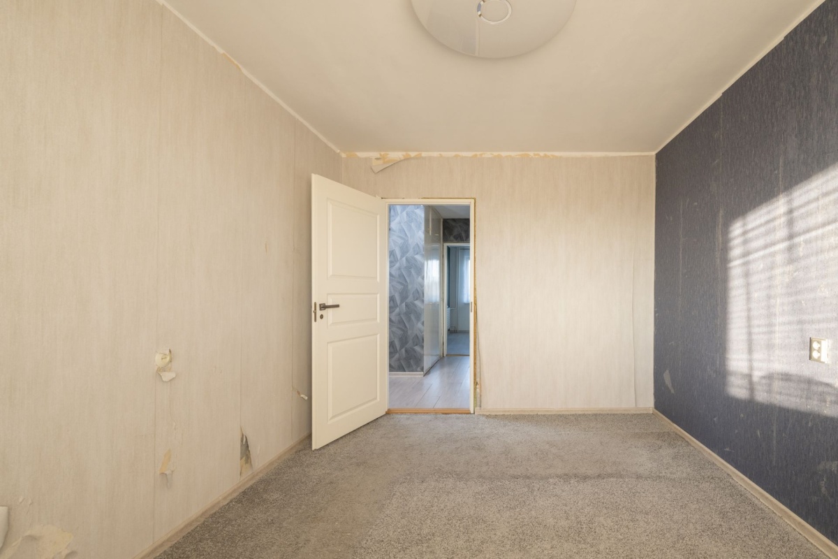 Tallinn, Haabersti linnaosa, Väike-Õismäe, Õismäe tee 142