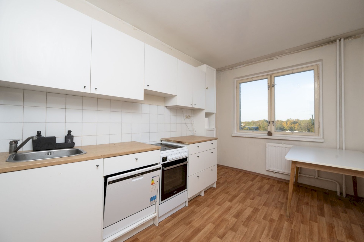 Tallinn, Haabersti linnaosa, Väike-Õismäe, Õismäe tee 142