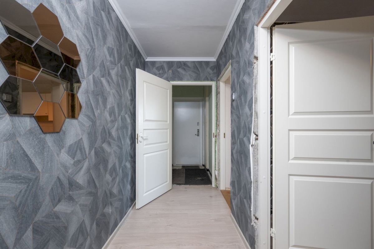 Tallinn, Haabersti linnaosa, Väike-Õismäe, Õismäe tee 142