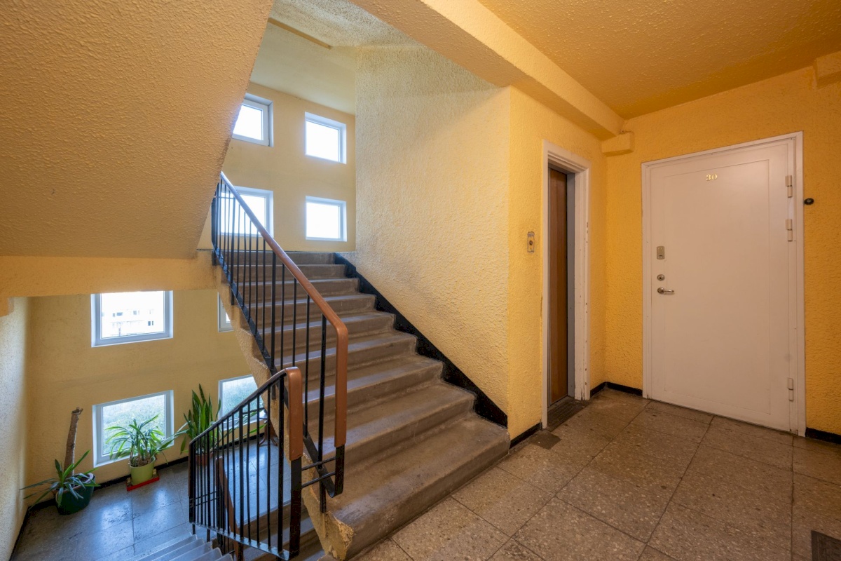 Tallinn, Haabersti linnaosa, Väike-Õismäe, Õismäe tee 142