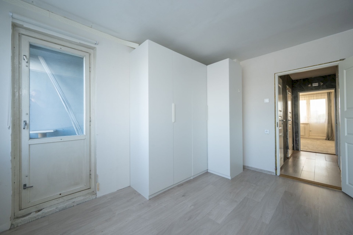 Tallinn, Haabersti linnaosa, Väike-Õismäe, Õismäe tee 142