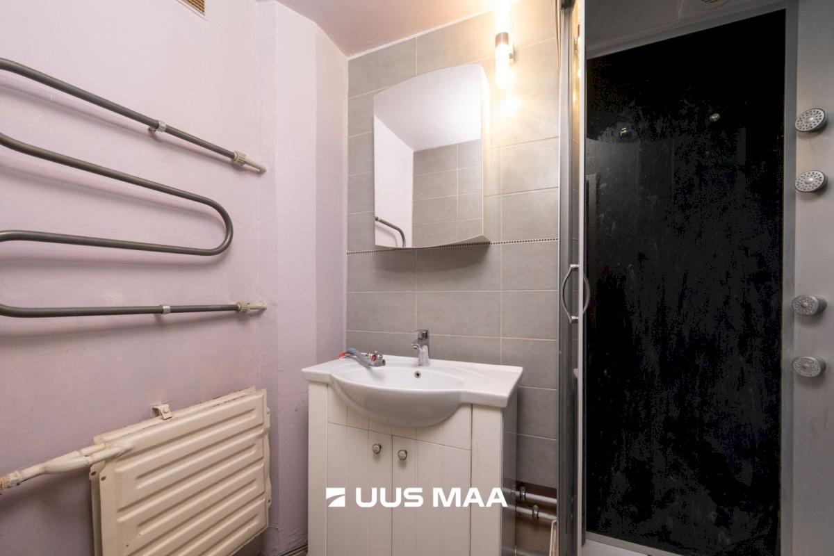 Tallinn, Haabersti linnaosa, Väike-Õismäe, Õismäe tee 142