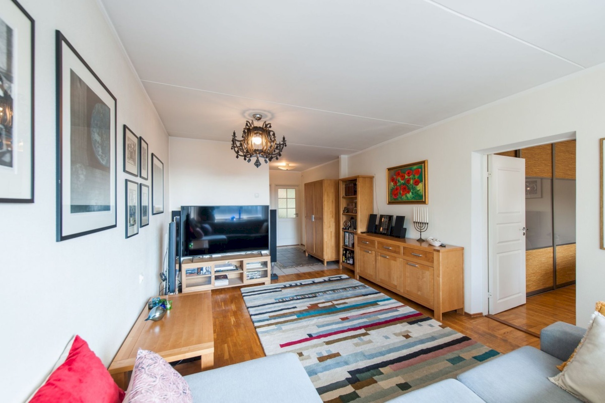 Tallinn, Kesklinna linnaosa, Torupilli, J. Kunderi tn 8