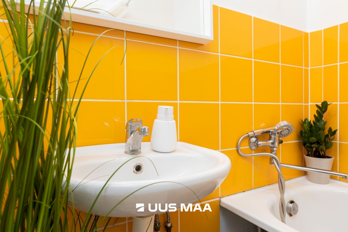 Tallinn, Haabersti linnaosa, Väike-Õismäe, Õismäe tee 142