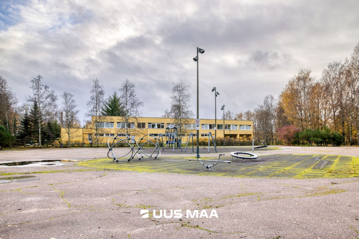 Tallinn, Haabersti linnaosa, Väike-Õismäe, Õismäe tee 142