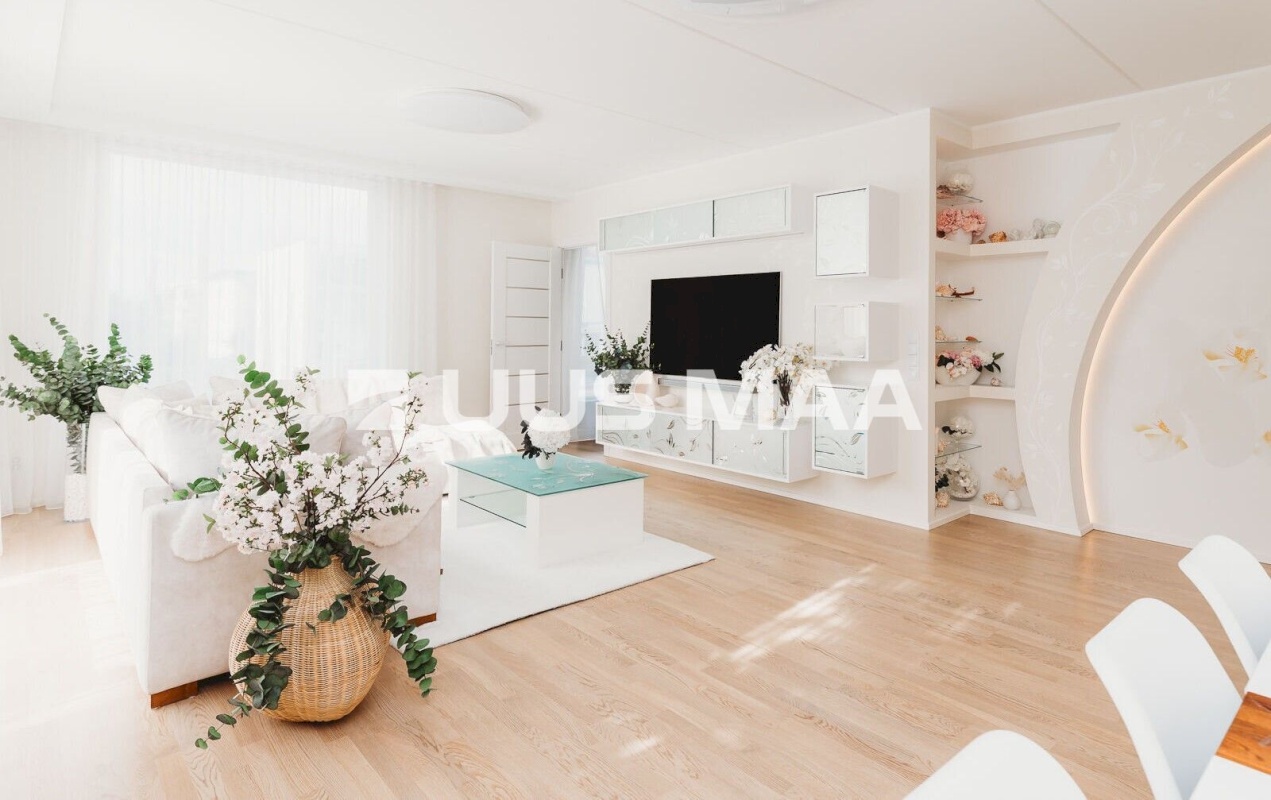 Tallinn, Kesklinna linnaosa, Kadriorg, Liivaoja 2