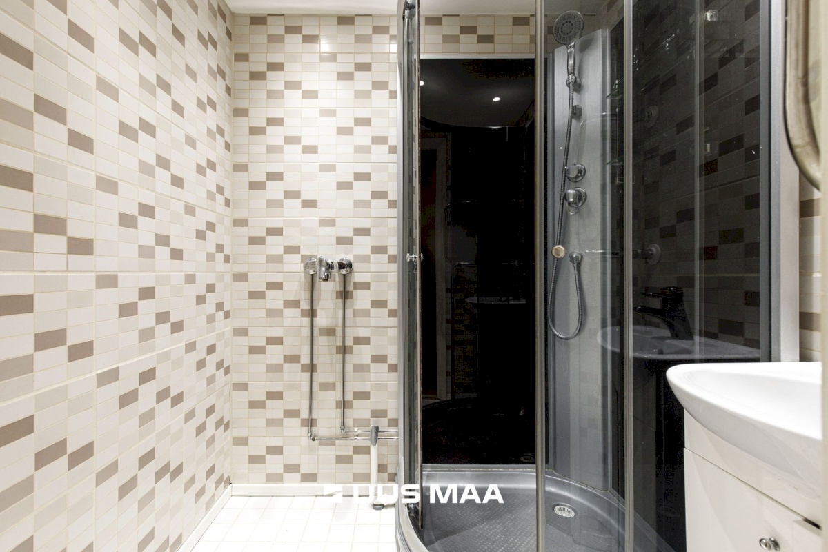 Tallinn, Lasnamäe linnaosa, Võru 8