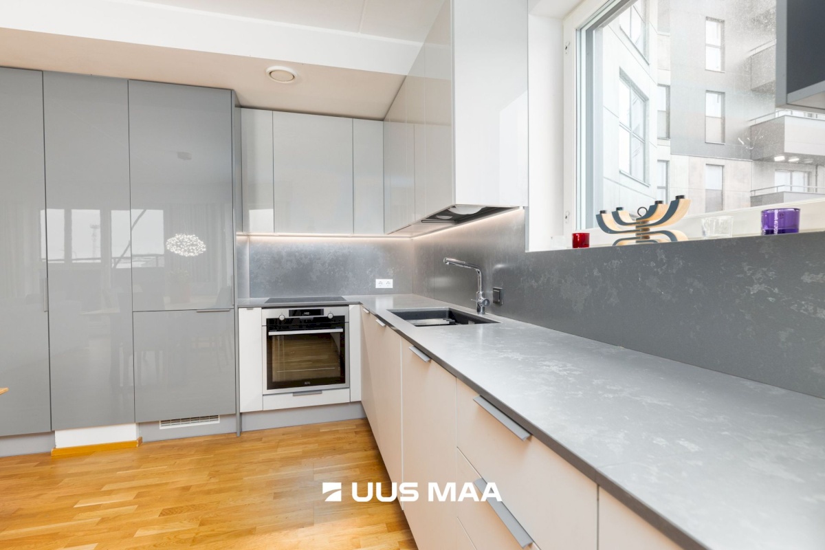 Tallinn, Kesklinna linnaosa, Sadama, Lüüsi 4