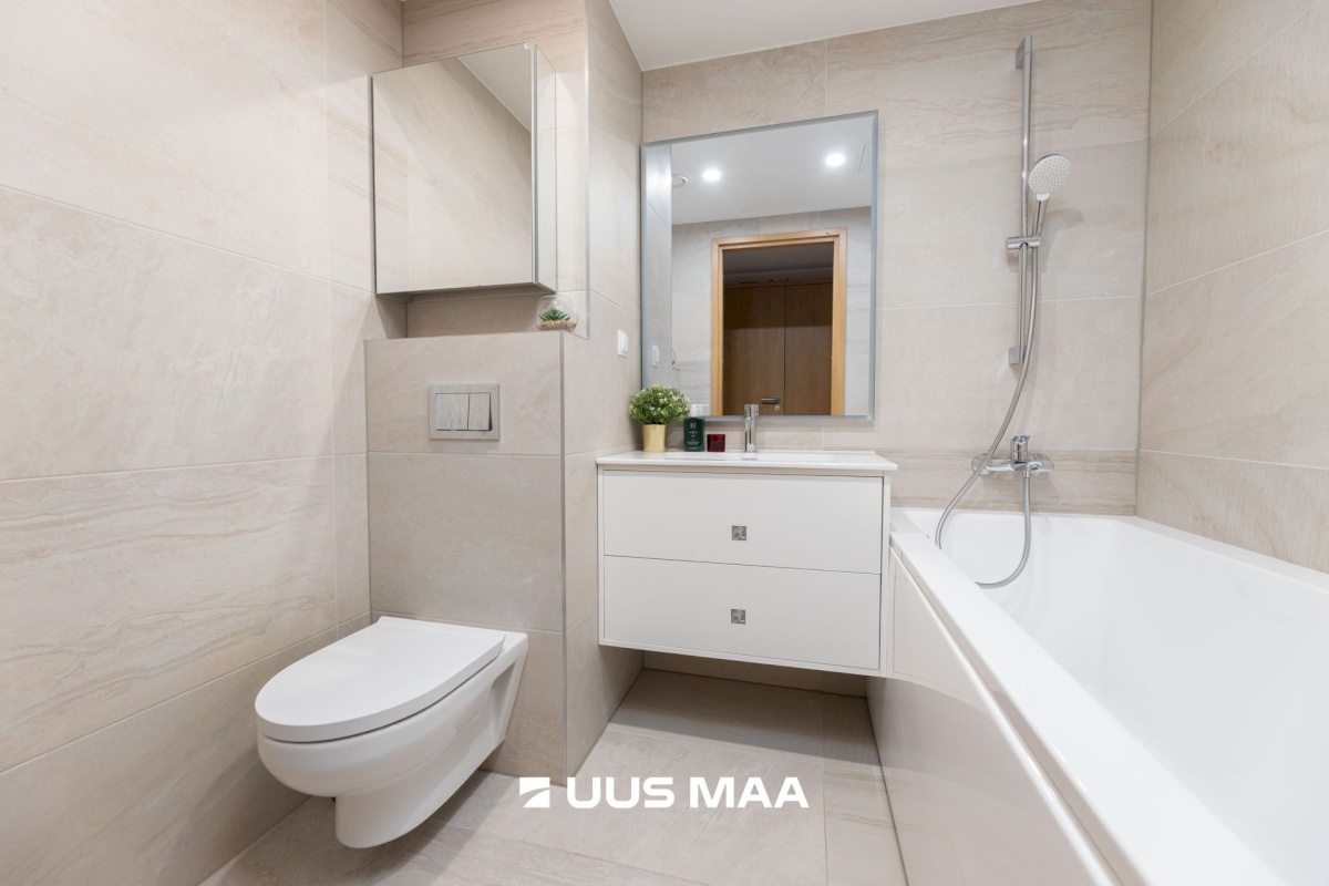 Tallinn, Kesklinna linnaosa, Sadama, Lüüsi 4