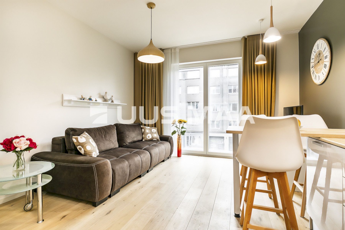 Tallinn, Kesklinna linnaosa, Pärnu mnt 33