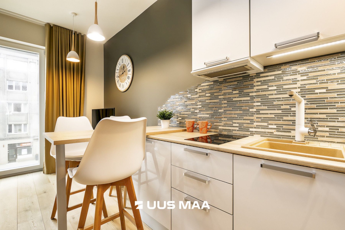 Tallinn, Kesklinna linnaosa, Pärnu mnt 33