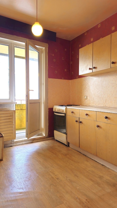 Kohtla-Järve linn, Ahtme linnaosa, Kasteheina 8