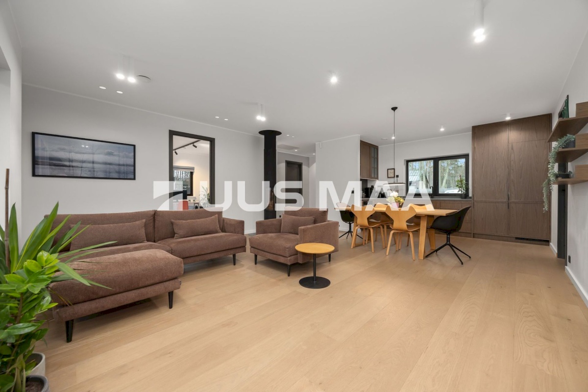 Harku vald, Vääna-Jõesuu küla, Rootsi tee 11