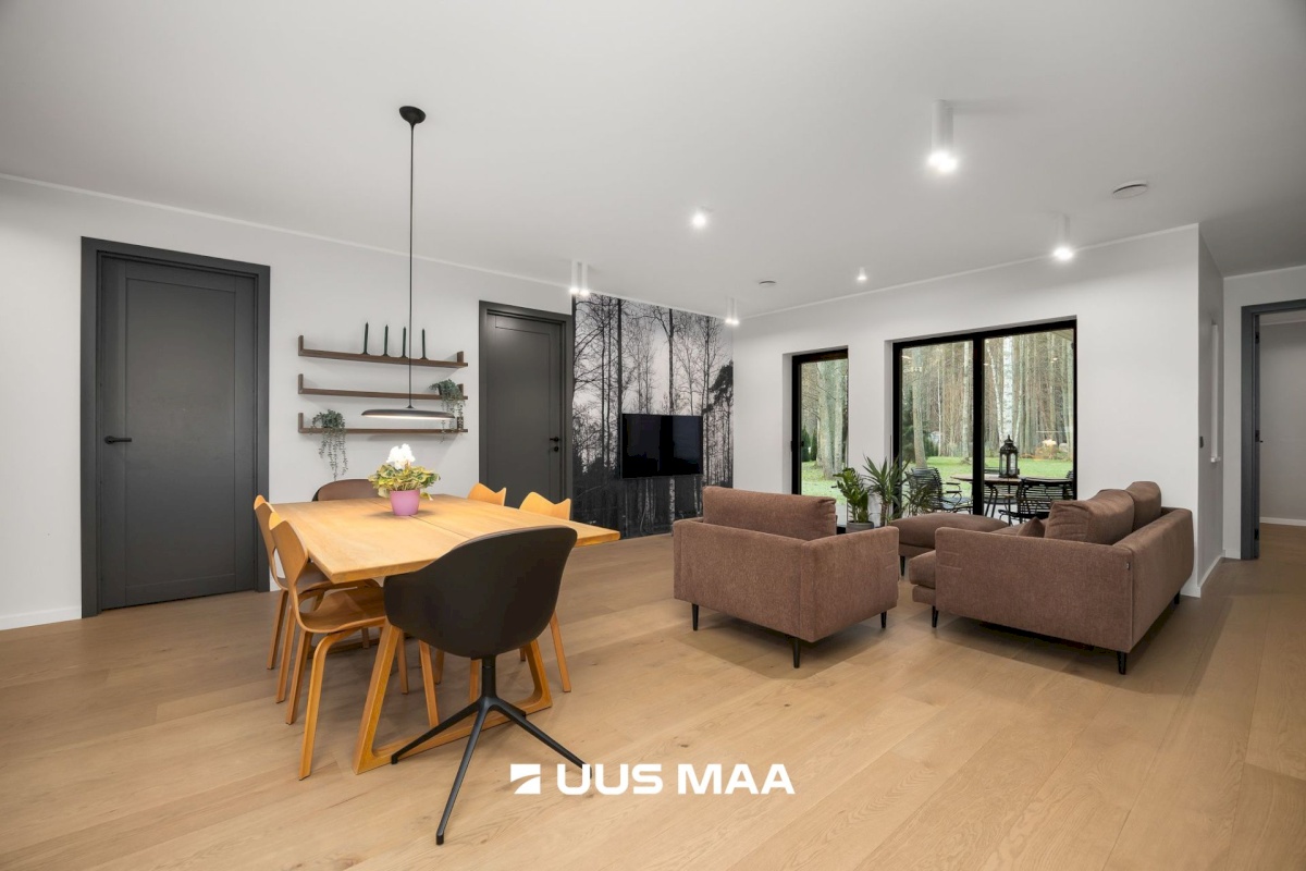 Harku vald, Vääna-Jõesuu küla, Rootsi tee 11