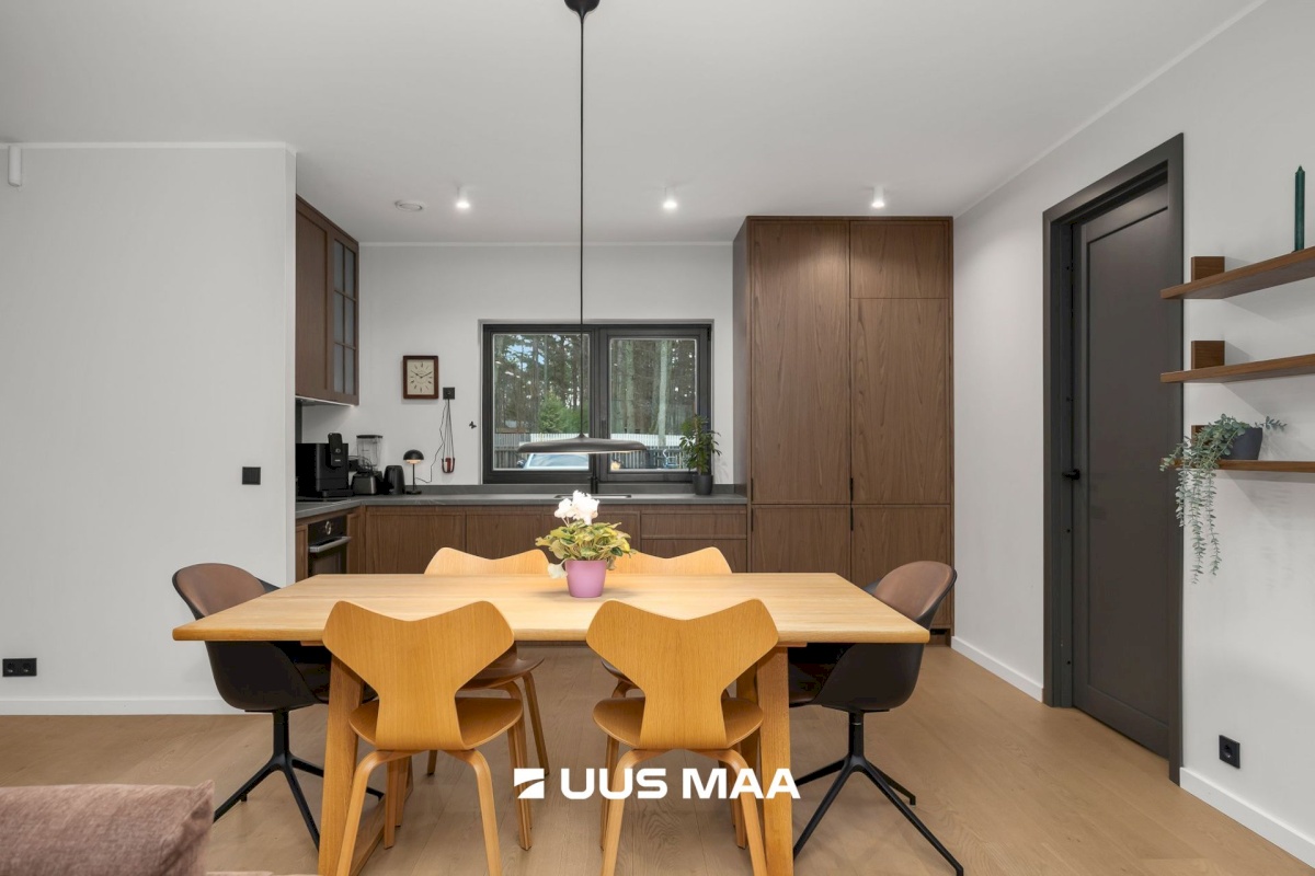 Harku vald, Vääna-Jõesuu küla, Rootsi tee 11