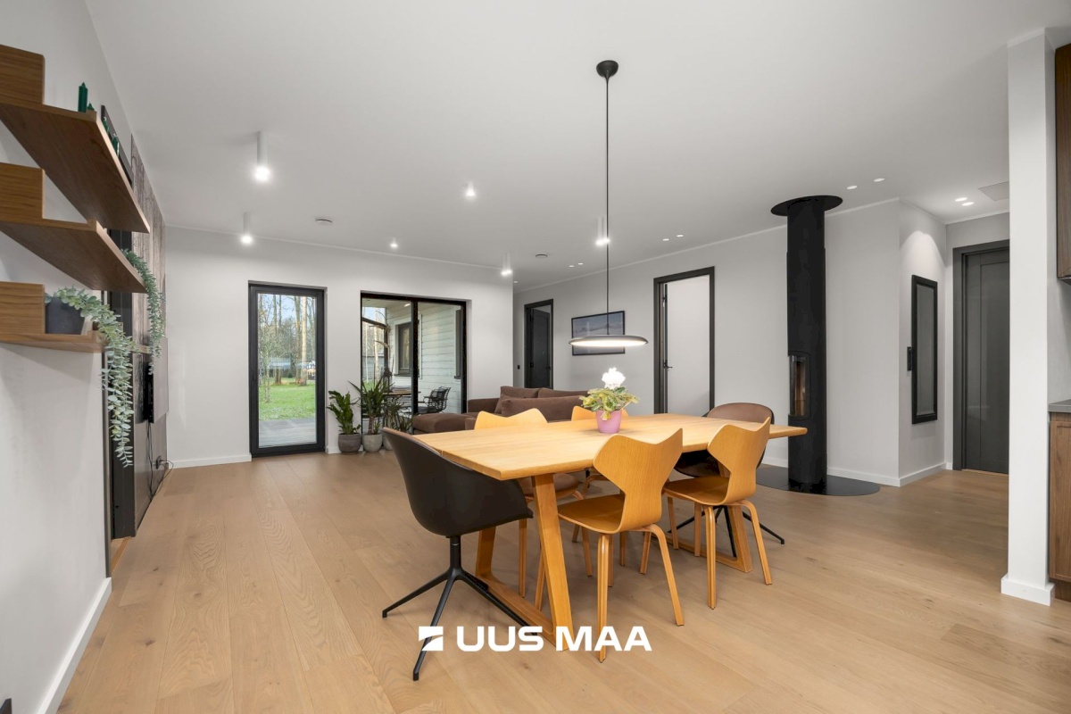 Harku vald, Vääna-Jõesuu küla, Rootsi tee 11