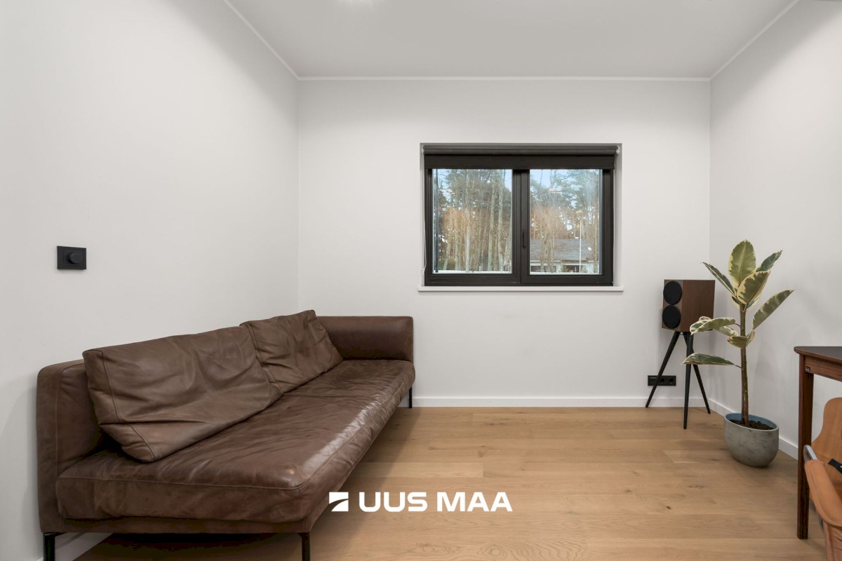 Harku vald, Vääna-Jõesuu küla, Rootsi tee 11