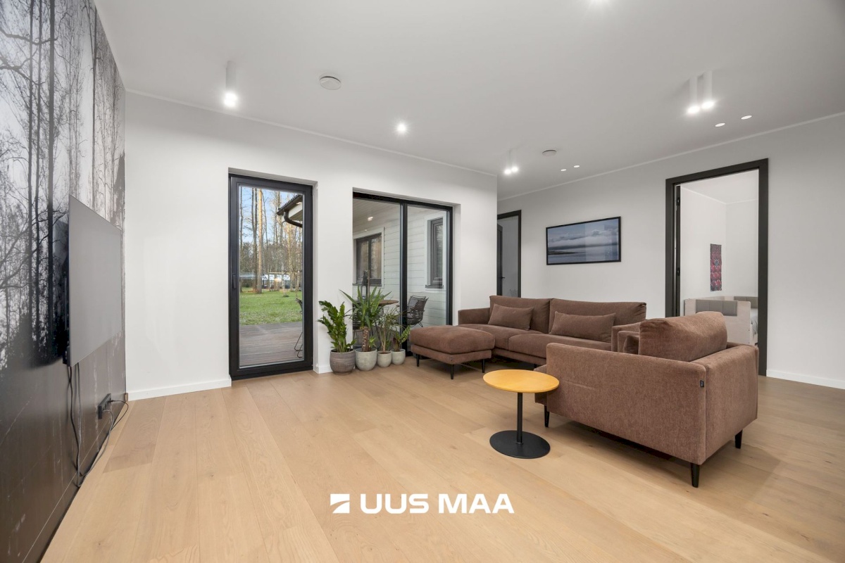 Harku vald, Vääna-Jõesuu küla, Rootsi tee 11