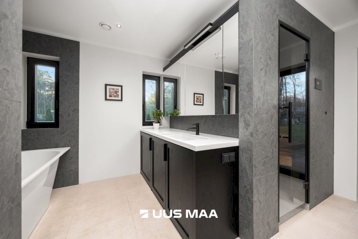 Harku vald, Vääna-Jõesuu küla, Rootsi tee 11