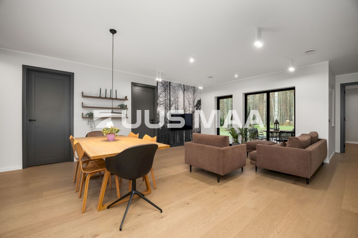 Harku vald, Vääna-Jõesuu küla, Rootsi tee 11