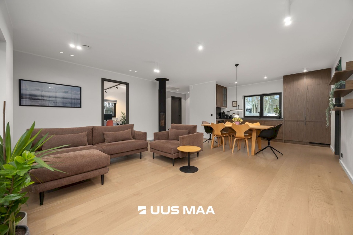 Harku vald, Vääna-Jõesuu küla, Rootsi tee 11