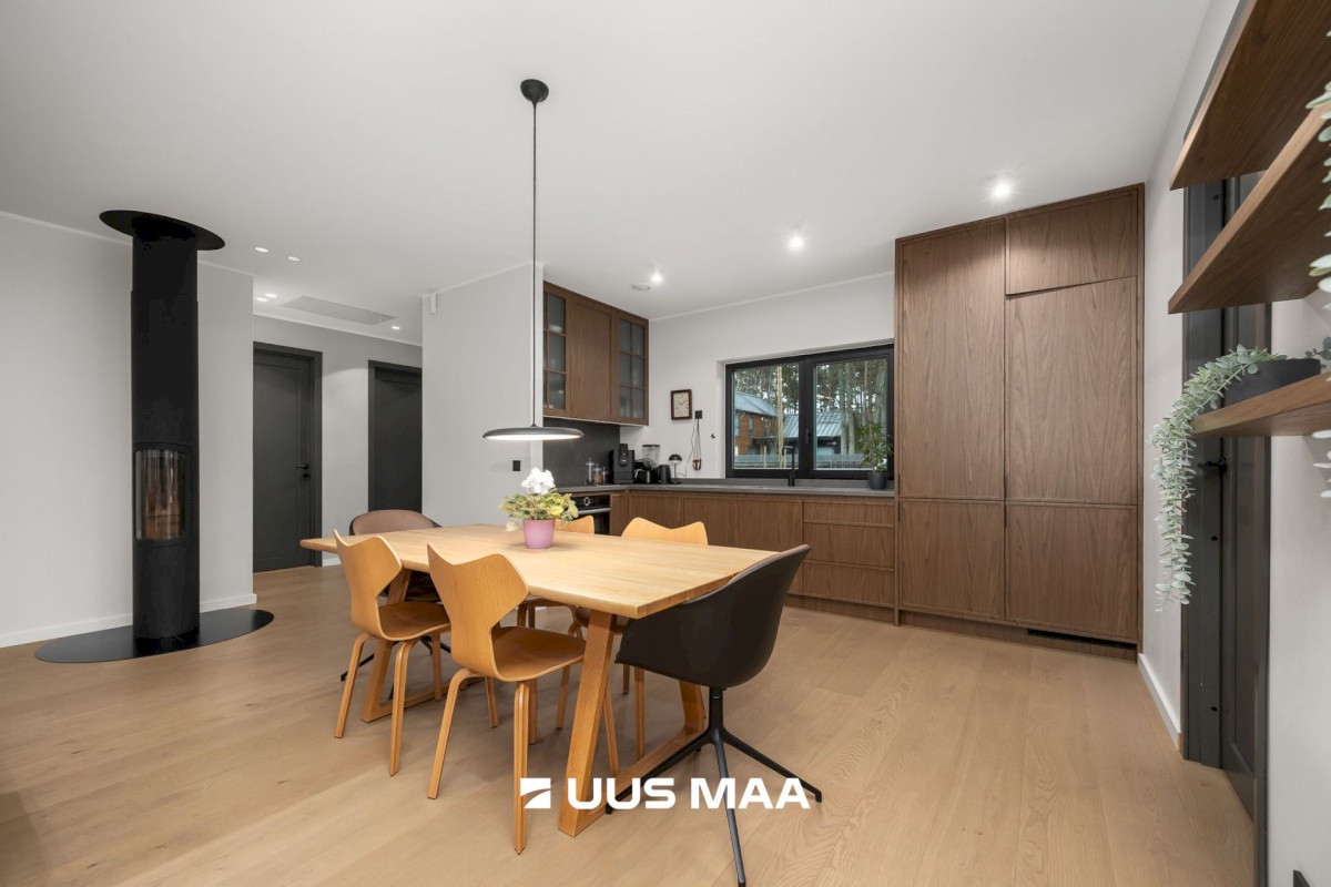 Harku vald, Vääna-Jõesuu küla, Rootsi tee 11