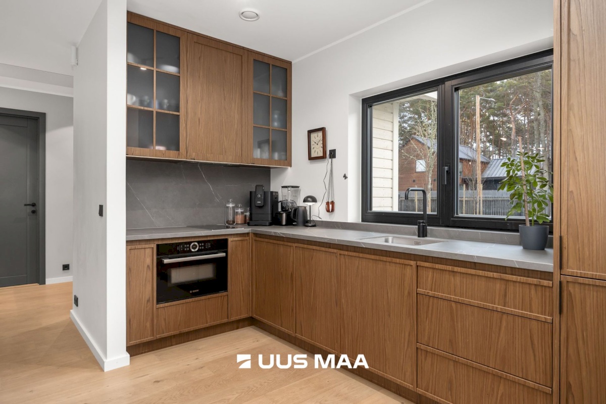 Harku vald, Vääna-Jõesuu küla, Rootsi tee 11