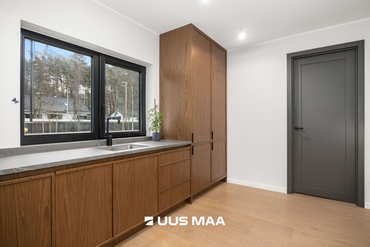 Harku vald, Vääna-Jõesuu küla, Rootsi tee 11